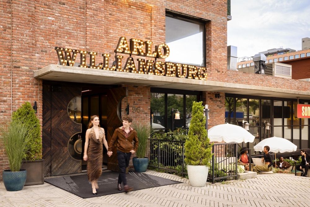 Arlo Williamsburg 1
