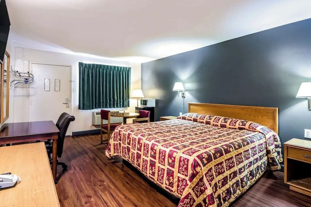 Brentwood Inn Richmond South 2