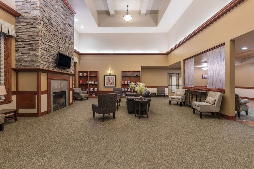 Clarion Hotel & Suites Williston 1