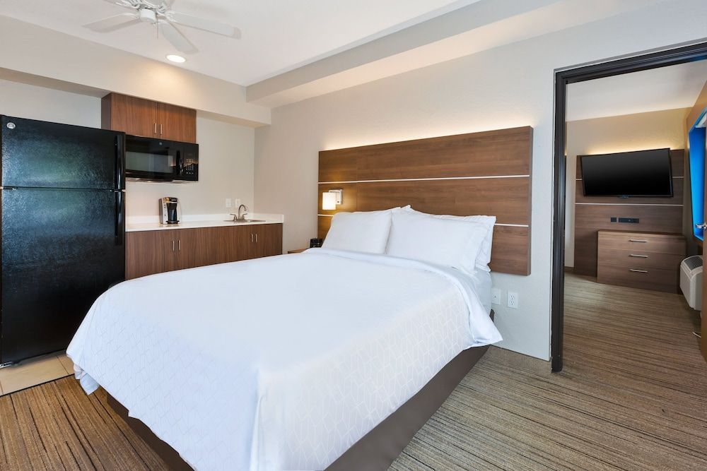 Holiday Inn Express & Suites PETOSKEY by IHG 2