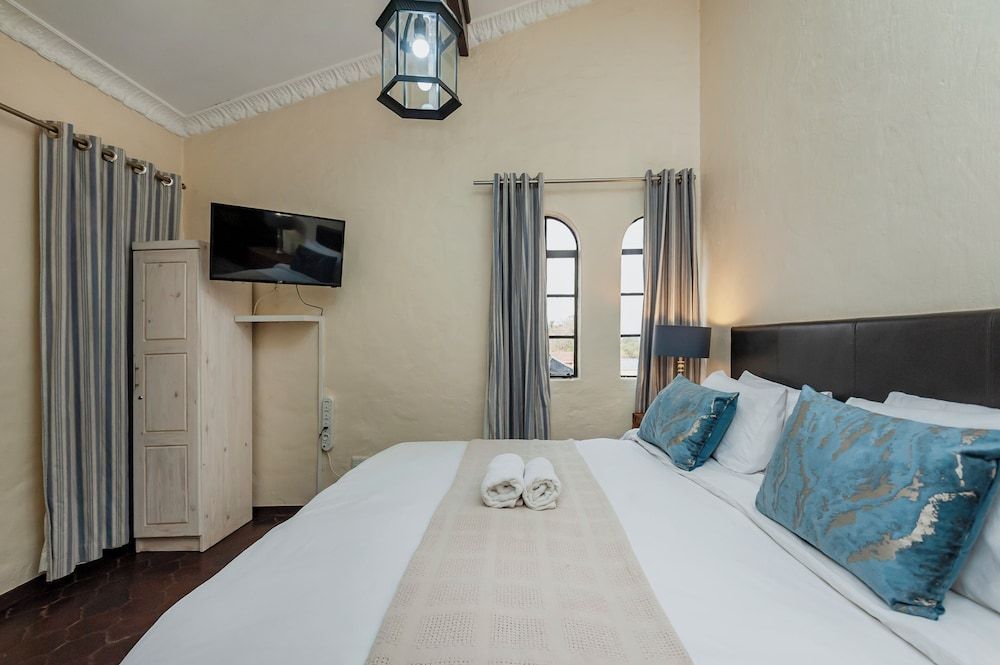 Airport Tower Lodge 2