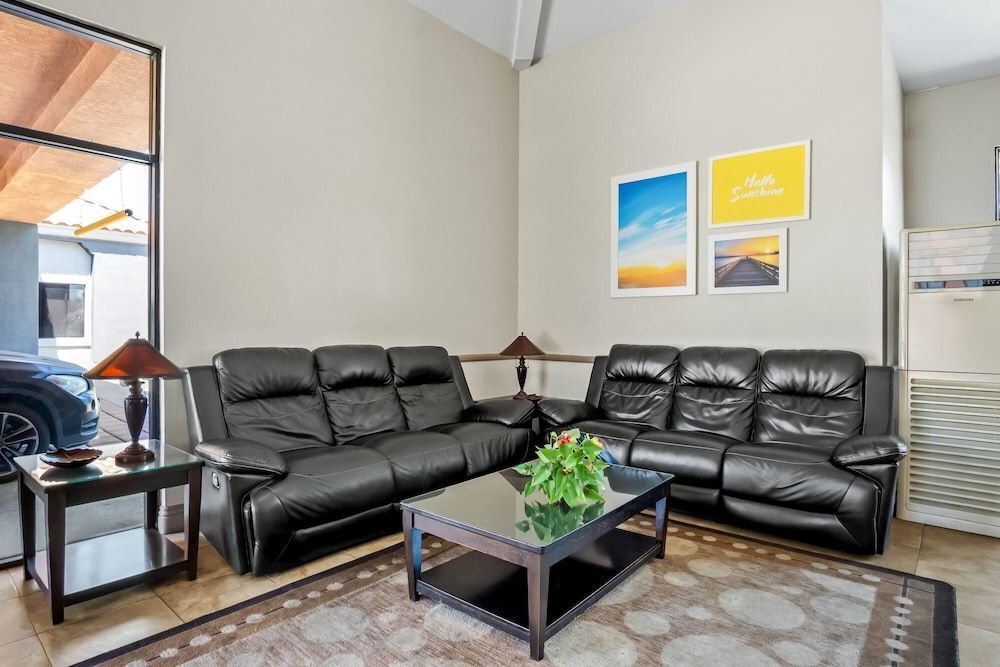 Days Inn by Wyndham Fontana / Rialto 2