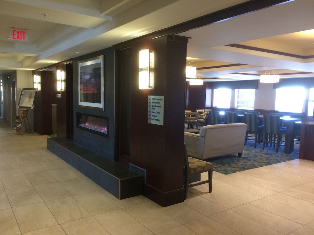 Holiday Inn Express & Suites SHERWOOD PARK-EDMONTON AREA by IHG 2