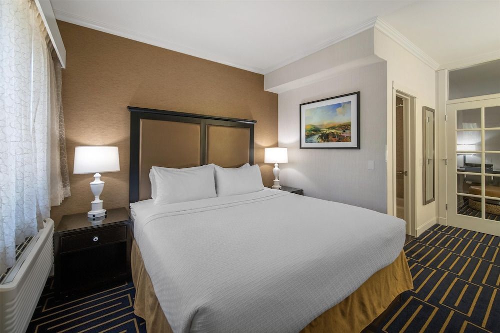Best Western Plus Palm Court Hotel 1