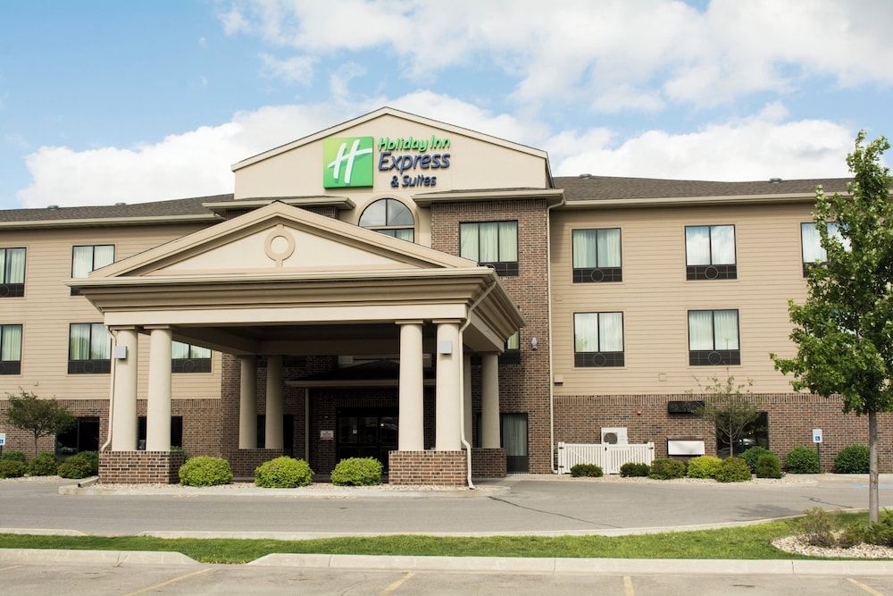 Holiday Inn Express & Suites MASON CITY by IHG 1