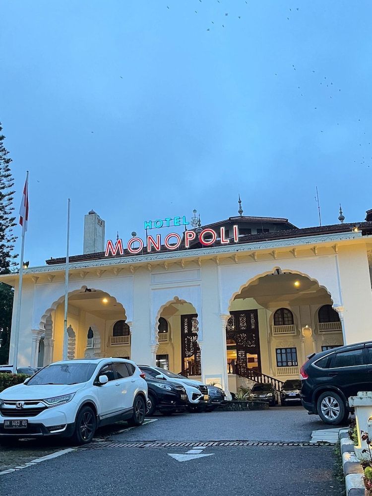 Monopoli Hotel Bukittinggi 1
