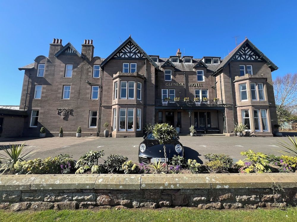 Glenesk Hotel 1