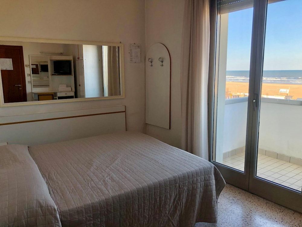 Hotel Columbia Frontemare 2