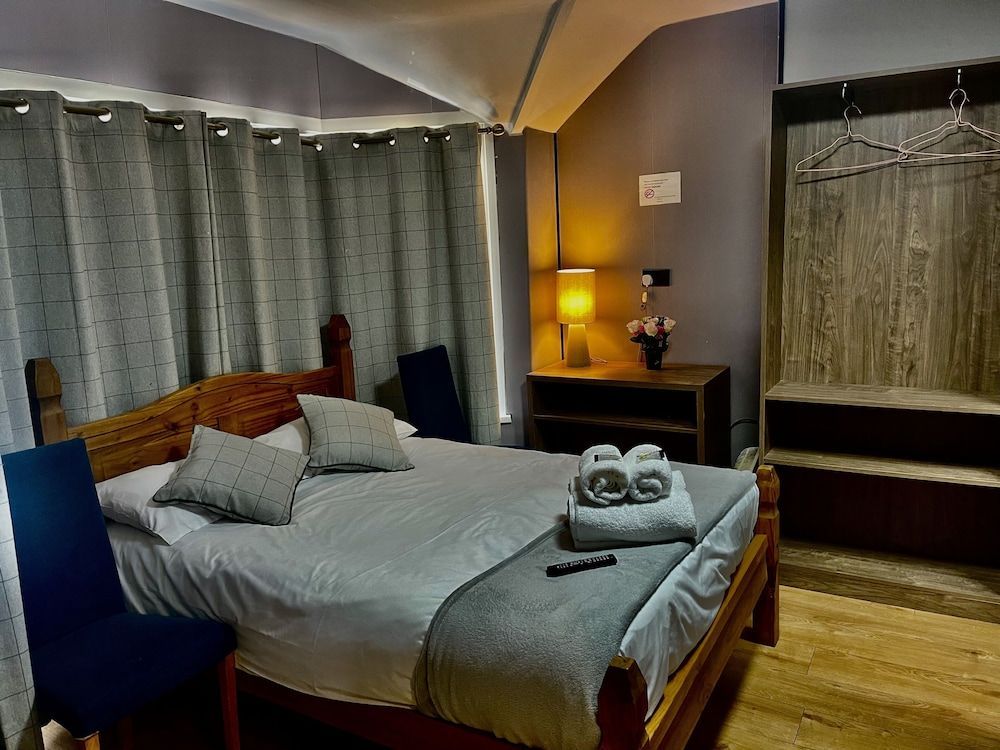 Hollybush Guest House 1