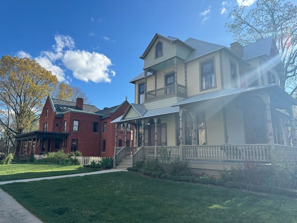 Summit Street Inns 1