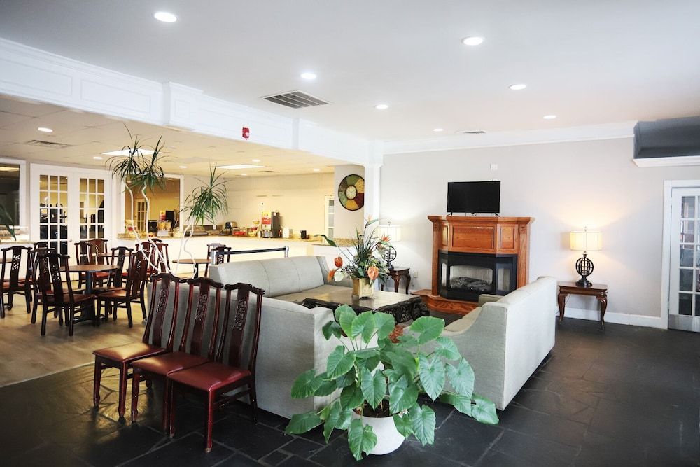Greenville Inn & Suites 1