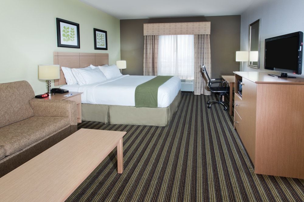 Holiday Inn Express & Suites ALVARADO by IHG 2