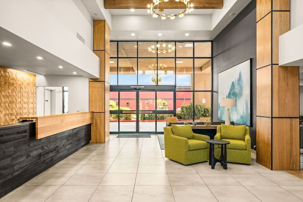 Oxford Suites Redding 2