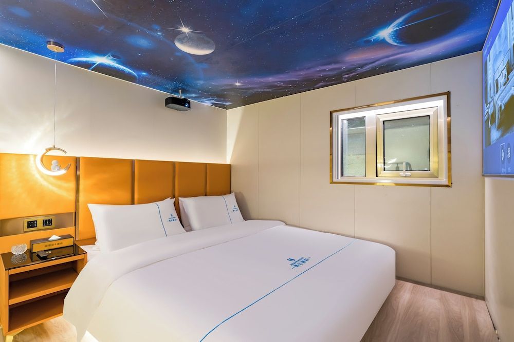 Dequan Luxury CBD Hotel 1
