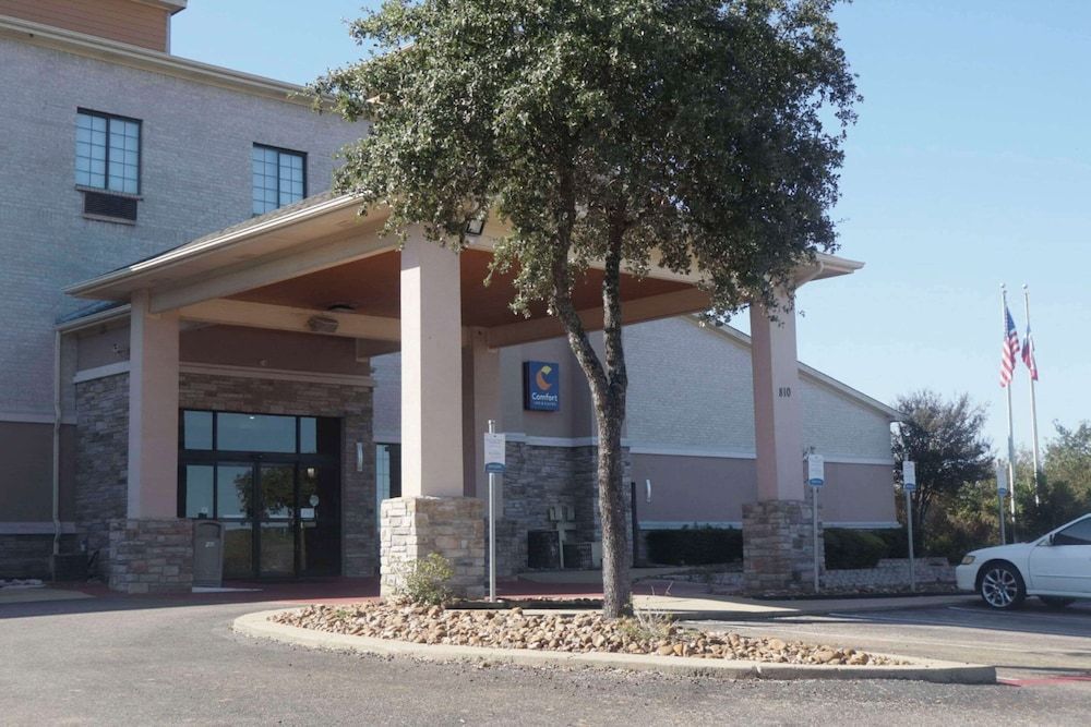 Comfort Inn & Suites Burnet 1