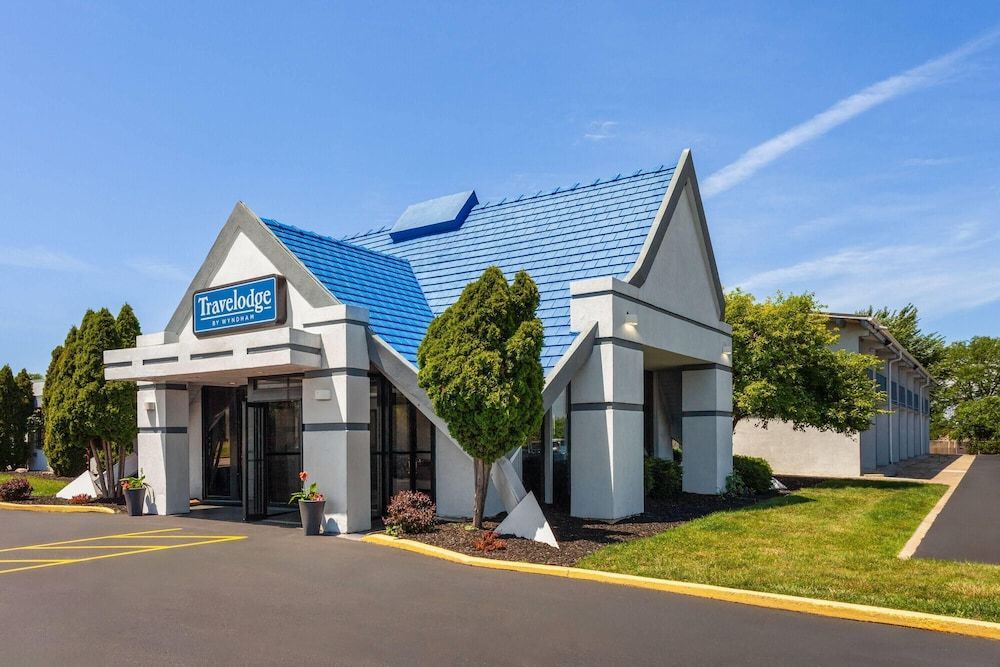 Travelodge by Wyndham Milwaukee 1