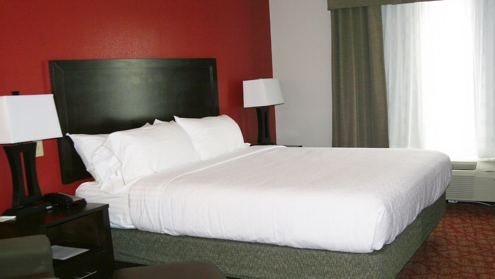 Holiday Inn GUIN by IHG 1