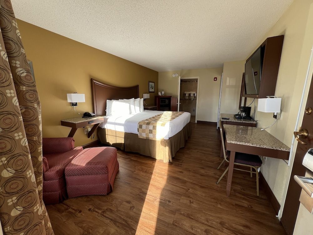 Atkinson Inn & Suites 2