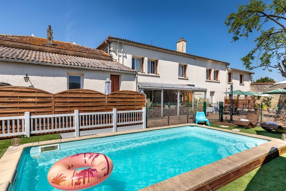 Hotel Les Vieux Acacias 1