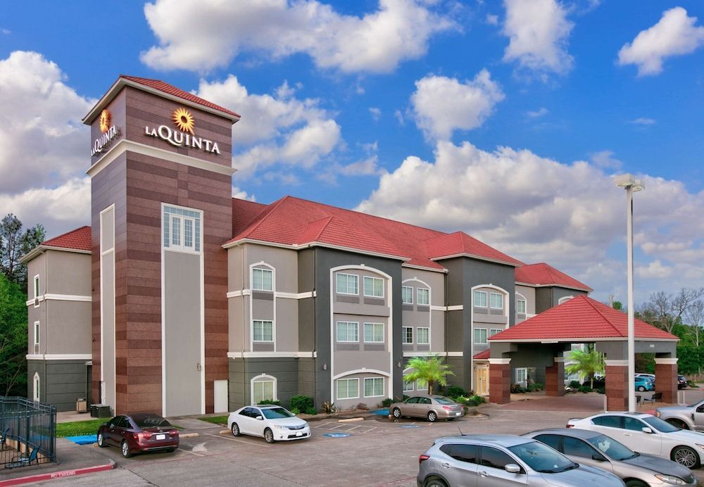 La Quinta by Wyndham Palestine 1