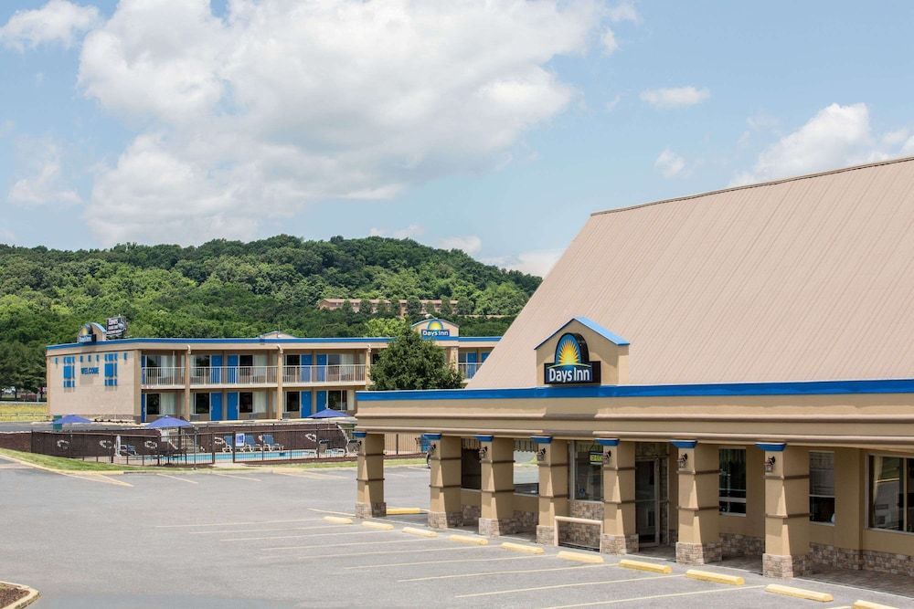 Days Inn by Wyndham Staunton 1