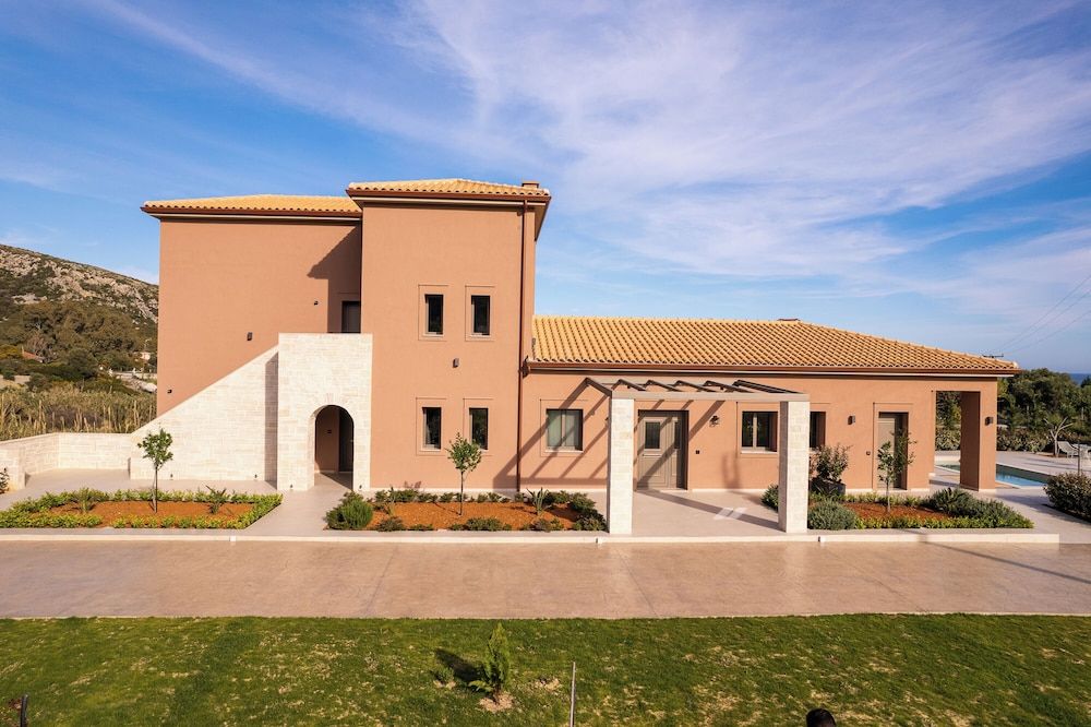 Reveli Suites 1