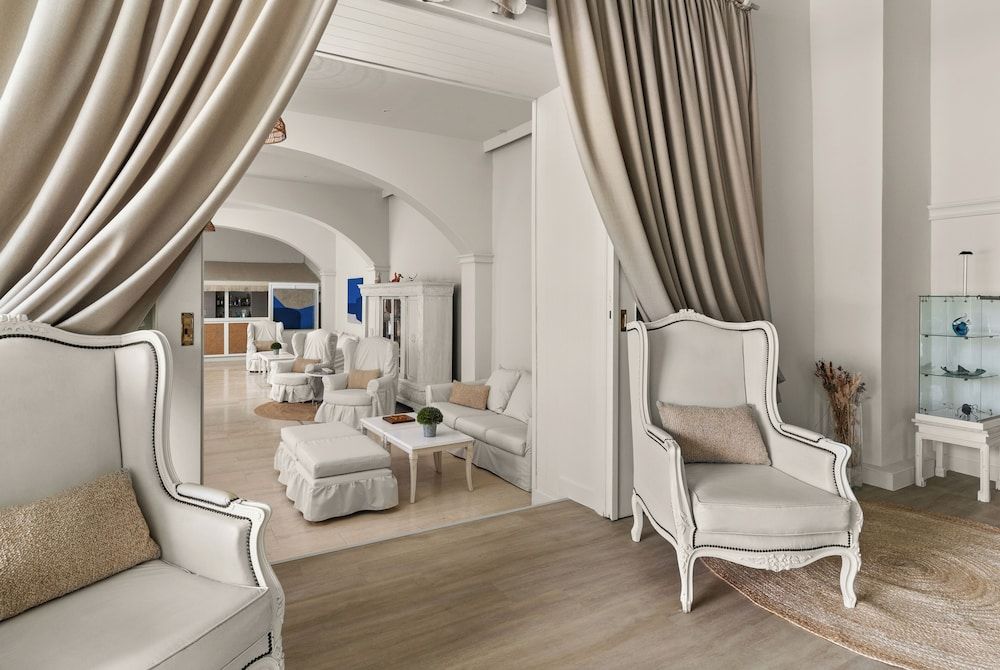 Paradise Art Hotel by Mr and Mrs White 2
