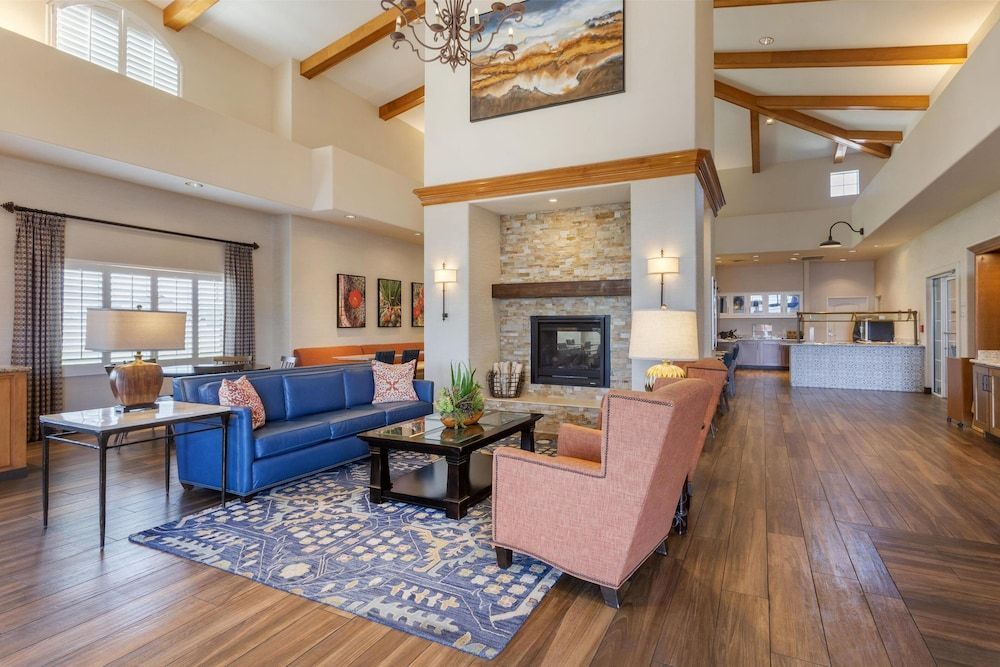 Best Western Plus A Wayfarer's Inn & Suites 2
