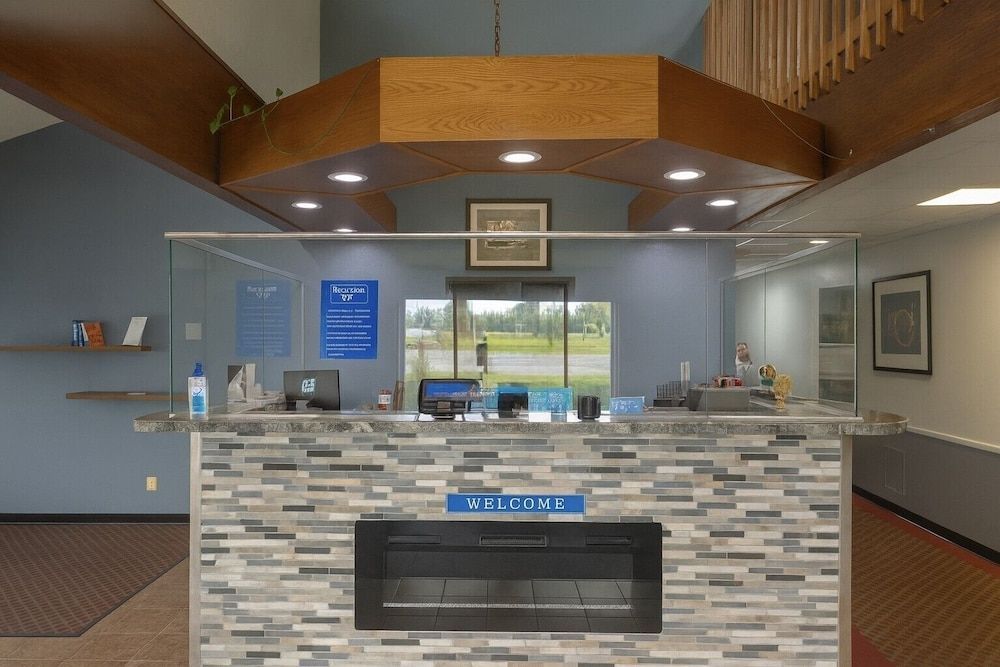 Royal Inn & Suites 2