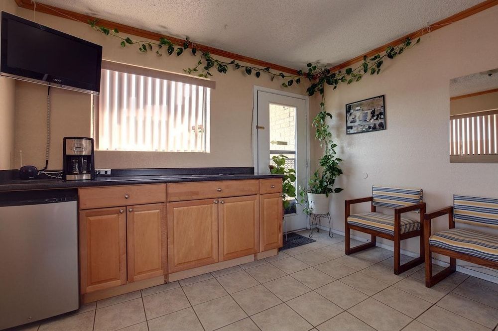 Americas Best Value Inn Comanche 2