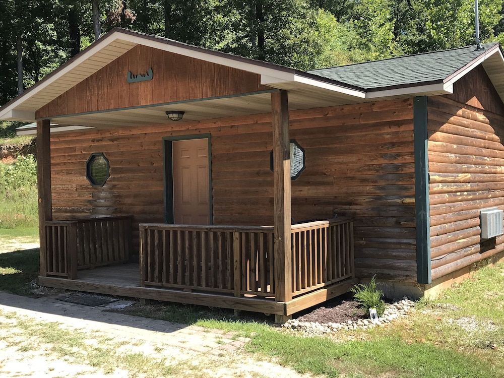 Bullwinkles Rustic Lodge 2