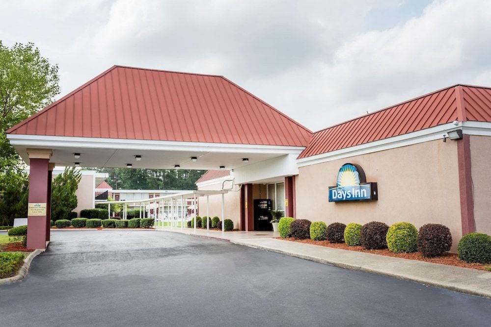 Days Inn by Wyndham Goldsboro 1