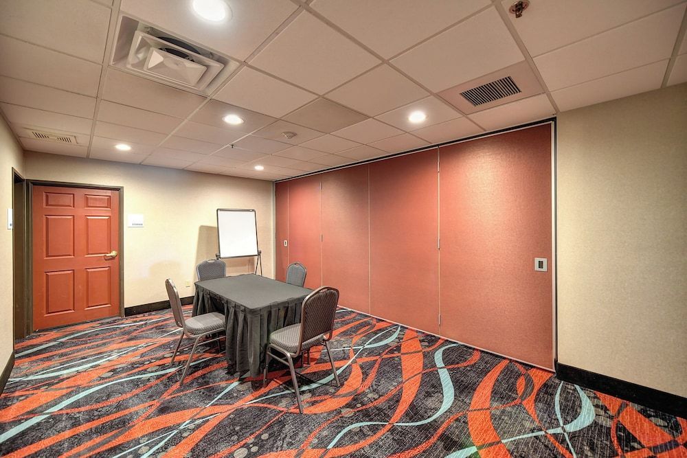 Holiday Inn Express & Suites MANTECA CITY CENTER by IHG 1