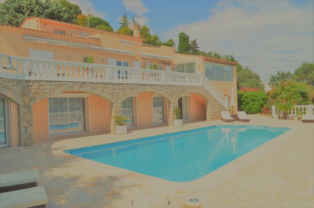 Villa La Terre Des Lauriers B&B 1