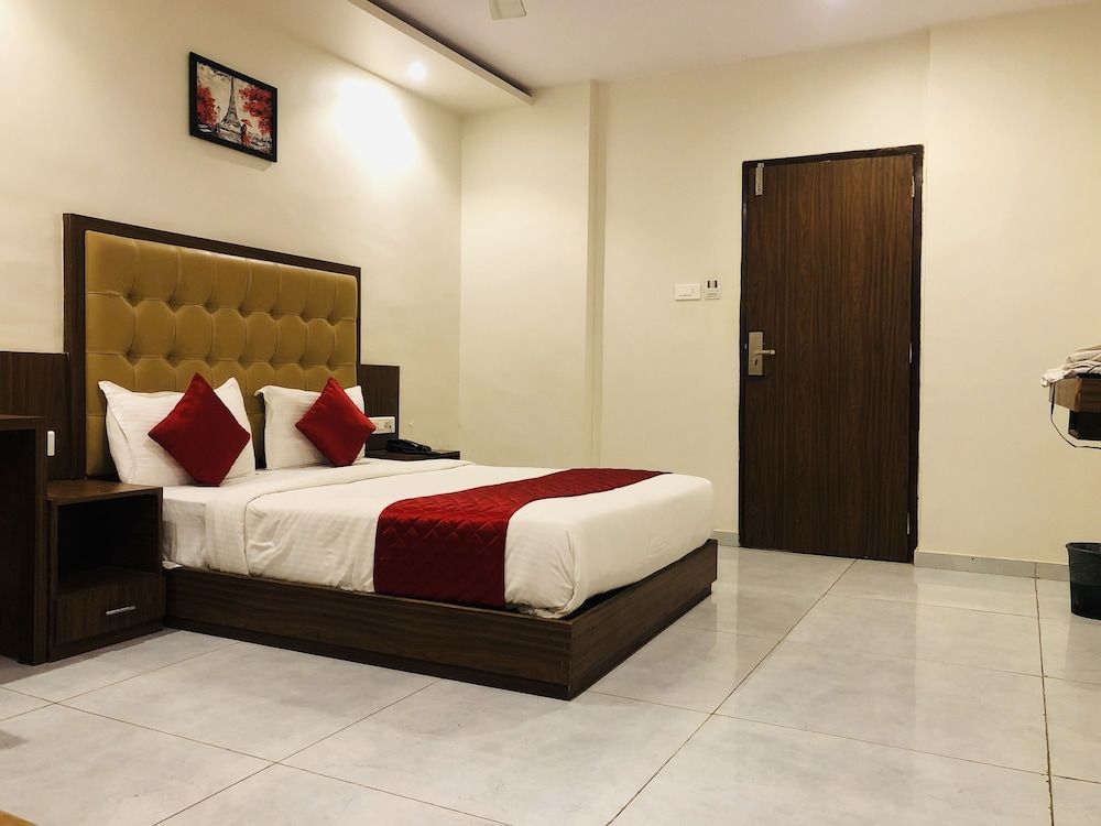 Hotel BKC Garden - Near US Embassy Bkc Mumbai 1