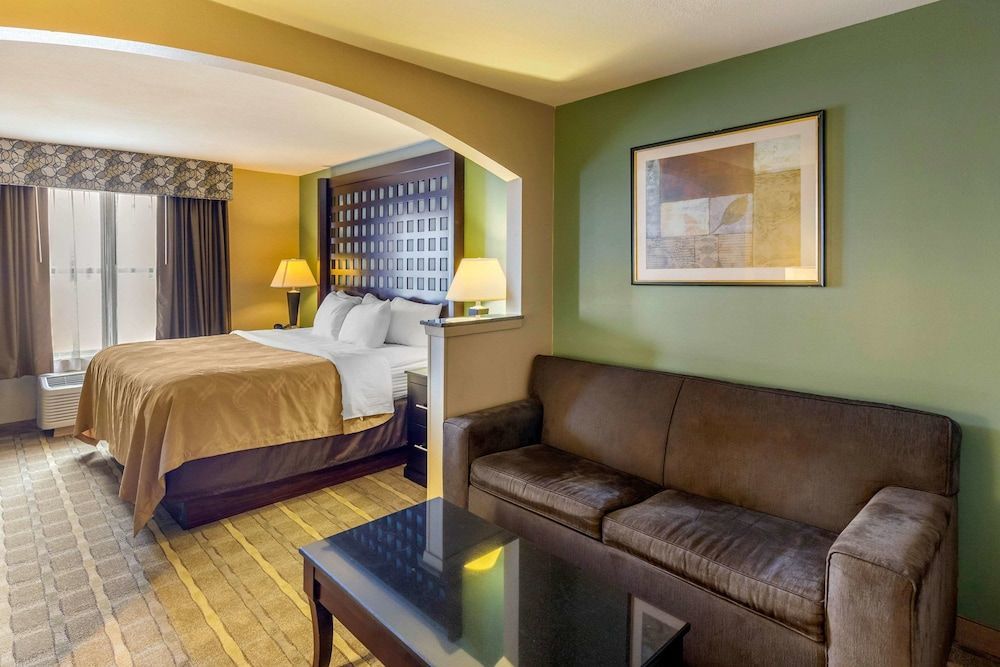 Quality Suites Sherman 1