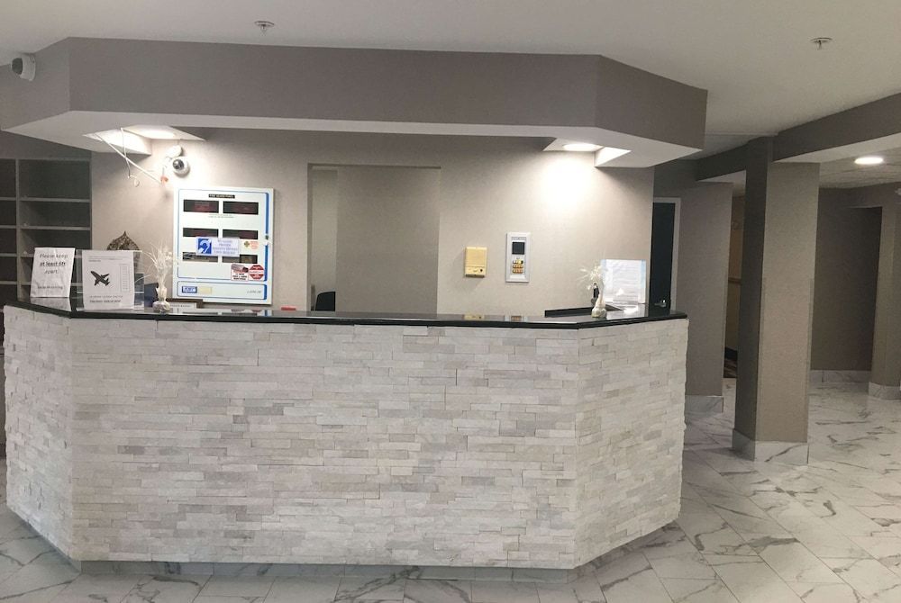 Microtel Inn by Wyndham Charlotte Airport 2