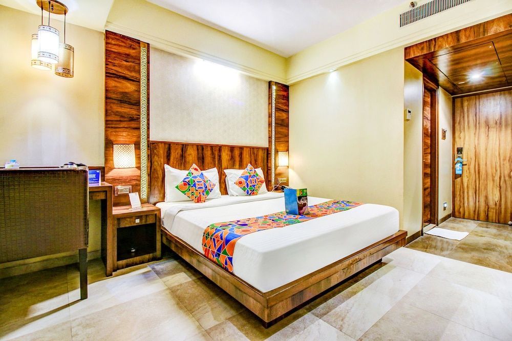 Fabhotel Crawford Inn 1