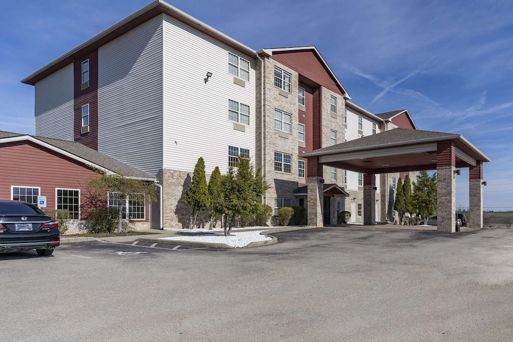 Comfort Inn & Suites Shelbyville 1