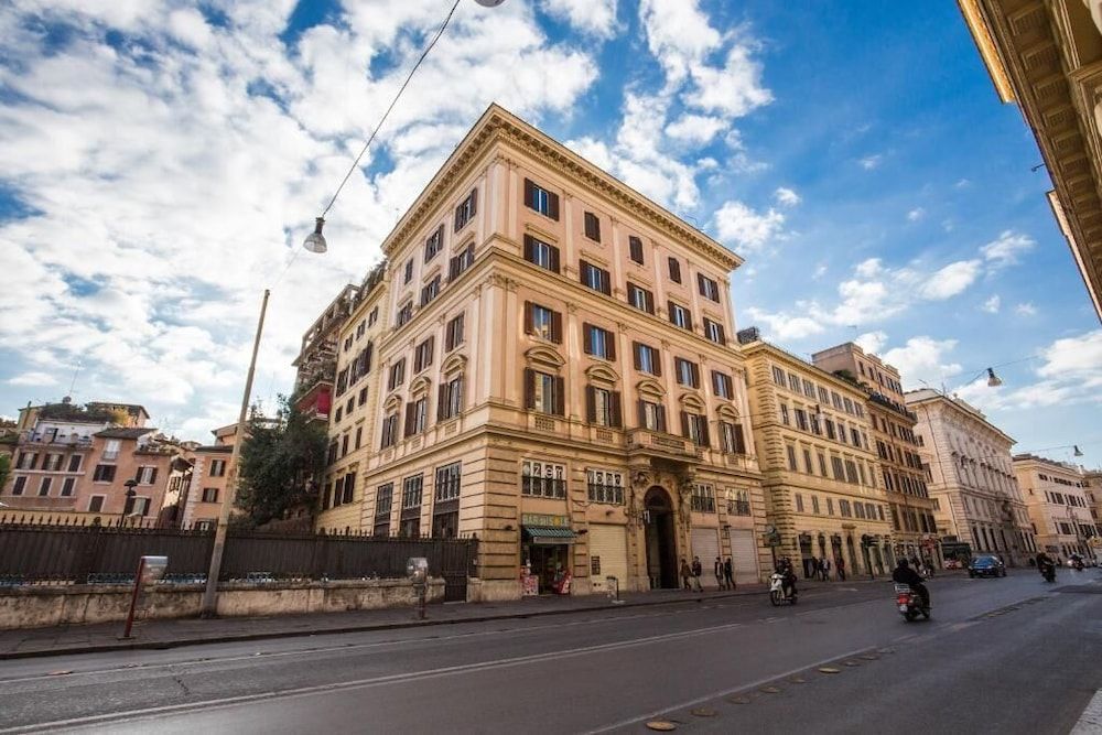 The Club Navona 1