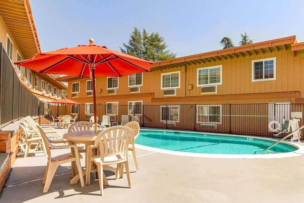 Auburn House Hotel 1