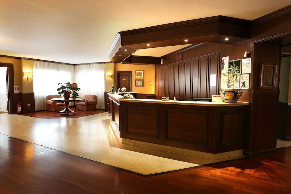 Hotel Corona 2