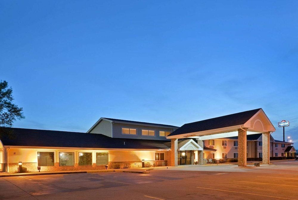 AmericInn by Wyndham West Burlington 1