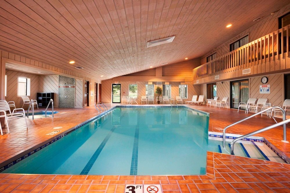 Ramada by Wyndham Wisconsin Dells I-90 1