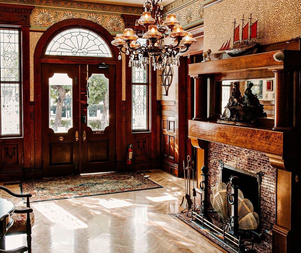 Curry Mansion Inn 2