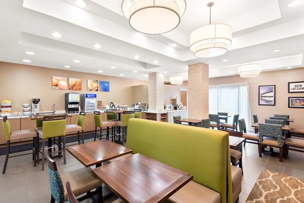 Comfort Suites New Orleans East 1