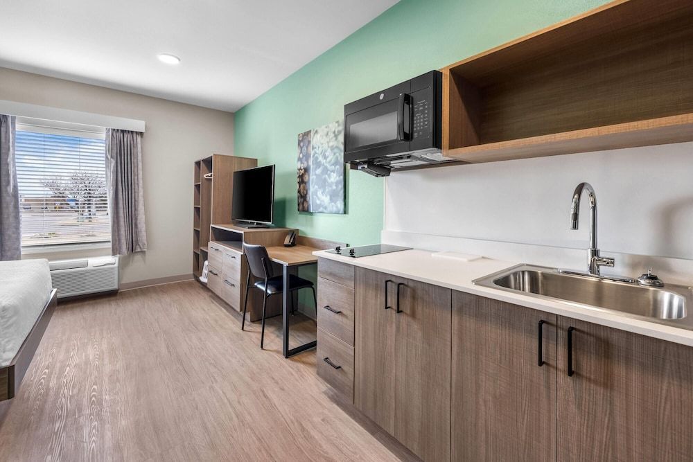 ECHO Suites Extended Stay by Wyndham Colorado Springs Airport 1