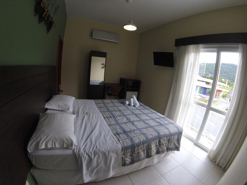 Hotel Hola 1