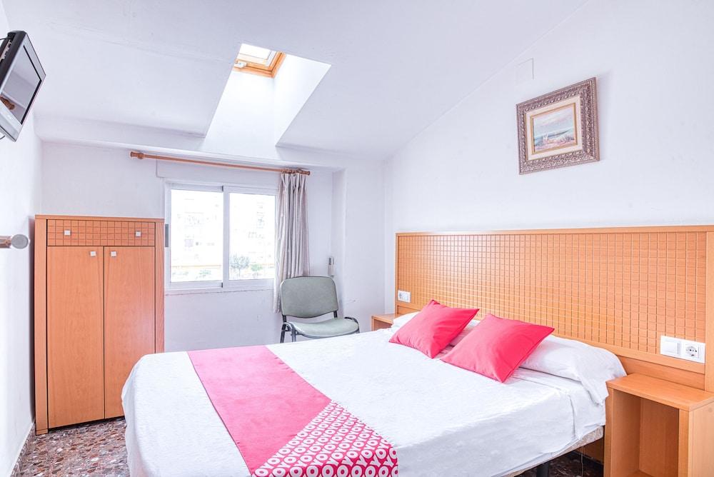 OYO HOSTAL NOVA PICANYA 1