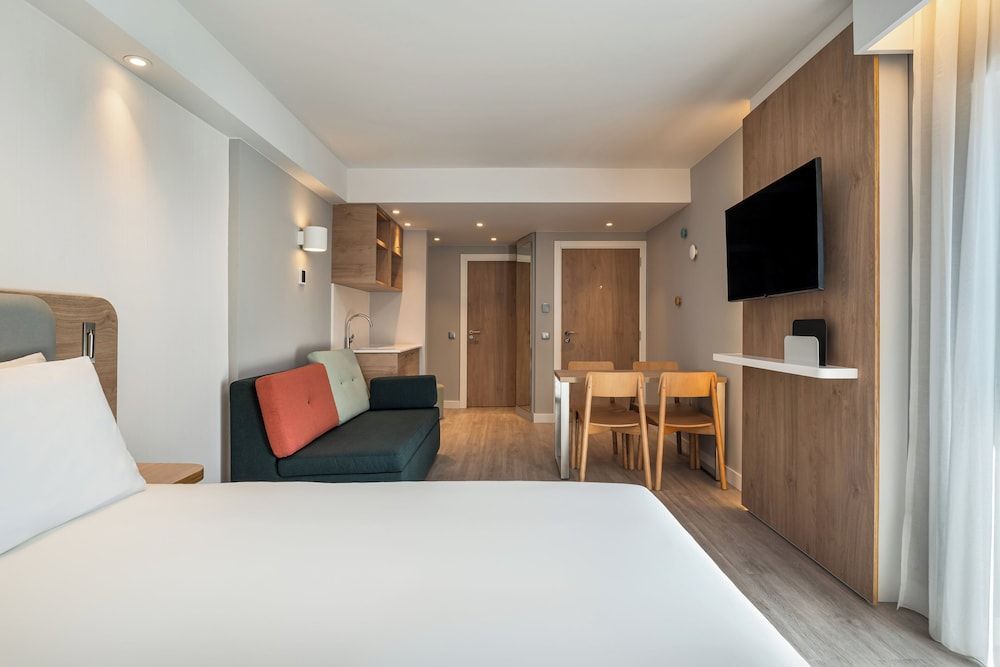 Holiday Inn Express And Suites Portimao by IHG 2